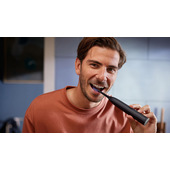 Philips Sonicare serie 7100 Spazzolino Elettrico Sonico con base di ricarica e custodia, 3 livelli di intensità, sensore di pressione colore nero HX7421/01