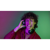 Music Sound Maxi2 Cuffie around-ear Maxi2 Bluetooth 5.0 : cuffie around-the-ear dal design moderno e colorato, che garantiscono un suono potente e bilanciato e un alto comfort d'utilizzo