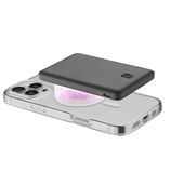 Cellularline Power Bank Magsafe 5000 Power Bank MagSafe 5.000 è il caricabatterie wireless e portatile con tecnologia MagSafe da 7.5W. Grazie al suo design compatto e finiture soft touch, è perfetto per chi cerca una ricarica veloce e senza fili.