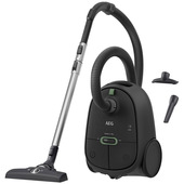 AEG Aspirapolvere con sacco serie 6000 AB61C1OKO, Elevata Filtrazione, Potente 850W, 3.5L Capacità Sacchetto, Aspirapolvere a traino, Nero